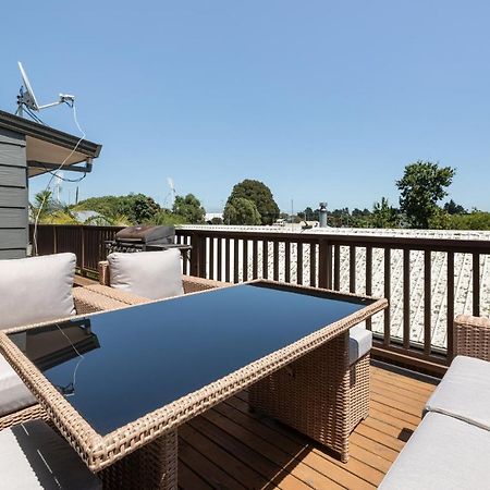 Convenient Family Bach With Easy Access To Blake Park The Beach And Downtown Маунт Маунгануи Екстериор снимка
