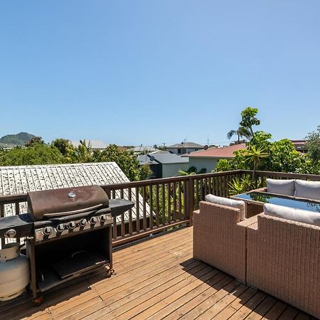 Convenient Family Bach With Easy Access To Blake Park The Beach And Downtown Маунт Маунгануи Екстериор снимка
