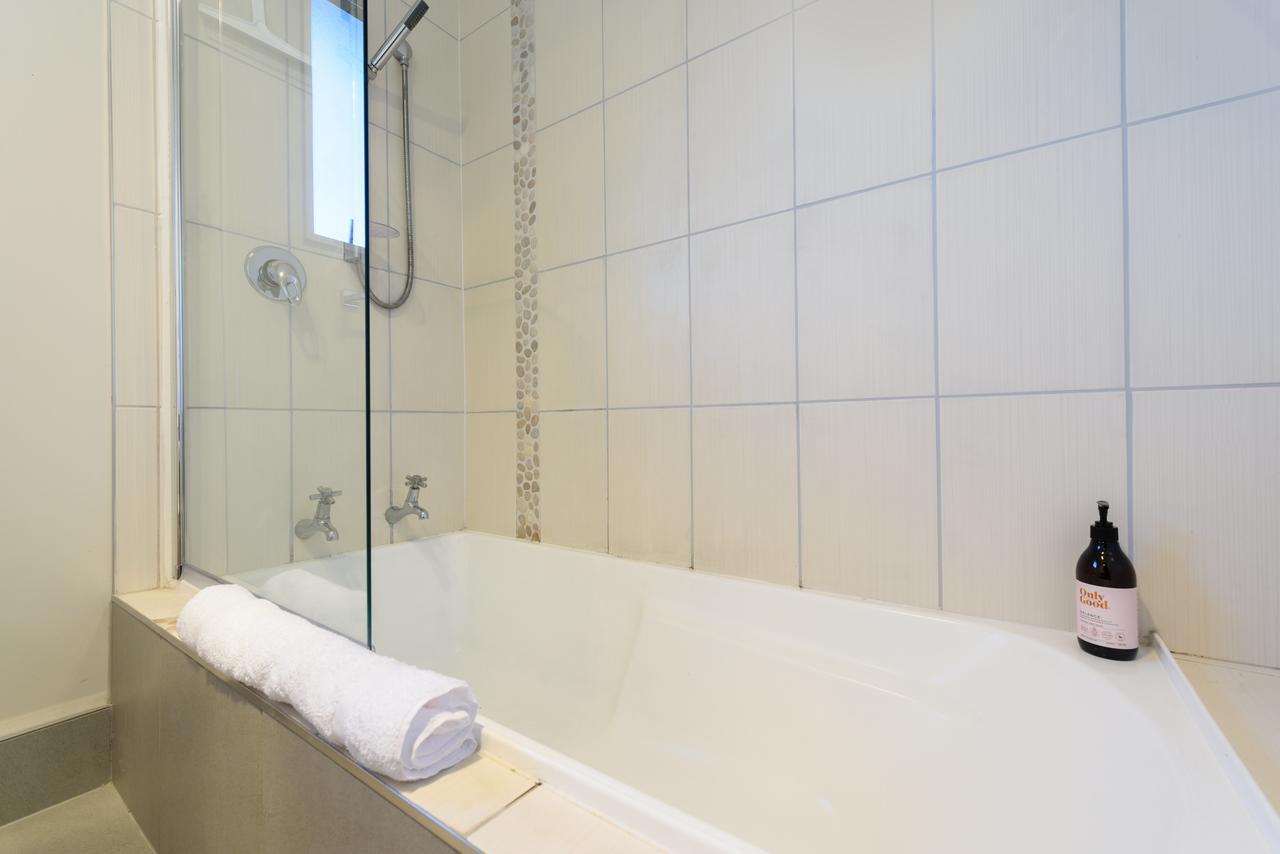 Convenient Family Bach With Easy Access To Blake Park The Beach And Downtown Маунт Маунгануи Екстериор снимка