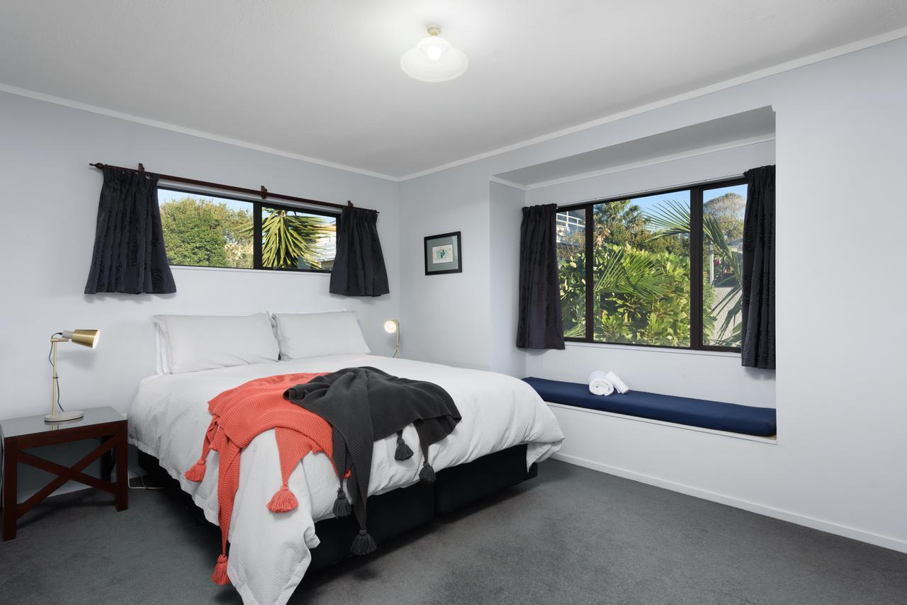 Convenient Family Bach With Easy Access To Blake Park The Beach And Downtown Маунт Маунгануи Екстериор снимка