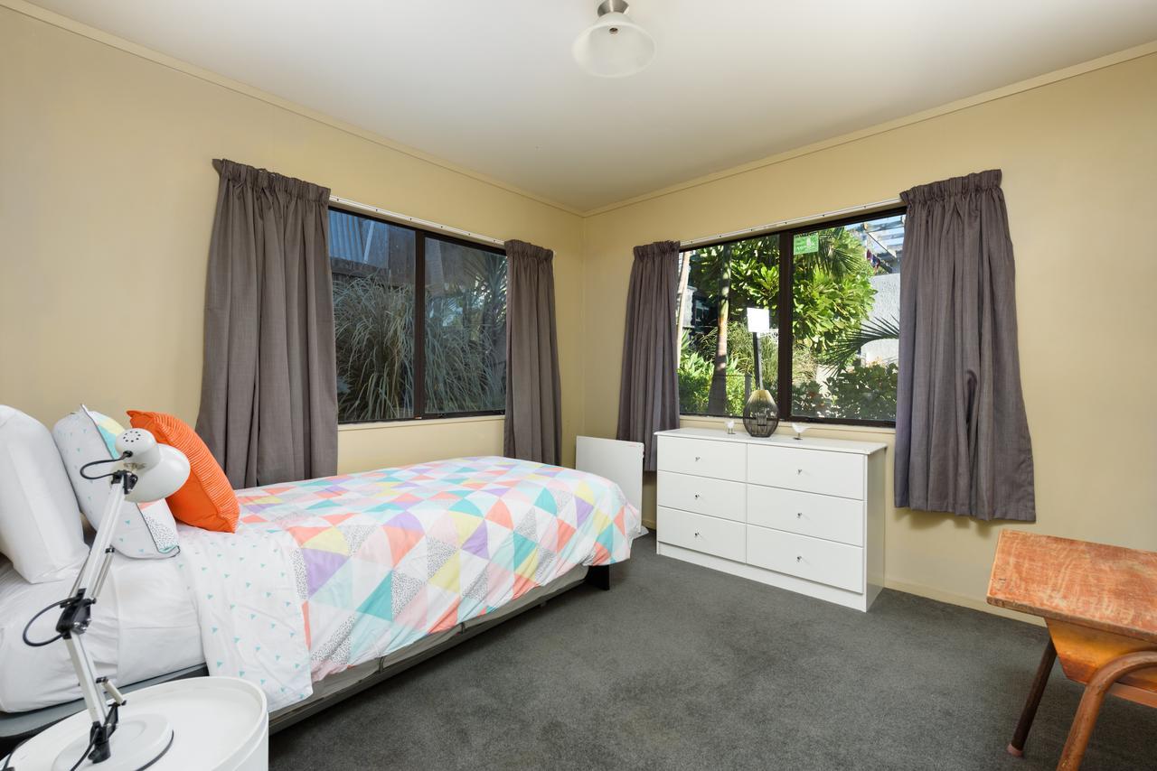 Convenient Family Bach With Easy Access To Blake Park The Beach And Downtown Маунт Маунгануи Екстериор снимка