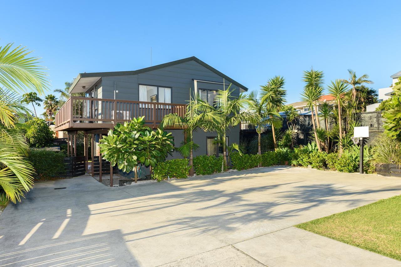 Convenient Family Bach With Easy Access To Blake Park The Beach And Downtown Маунт Маунгануи Екстериор снимка
